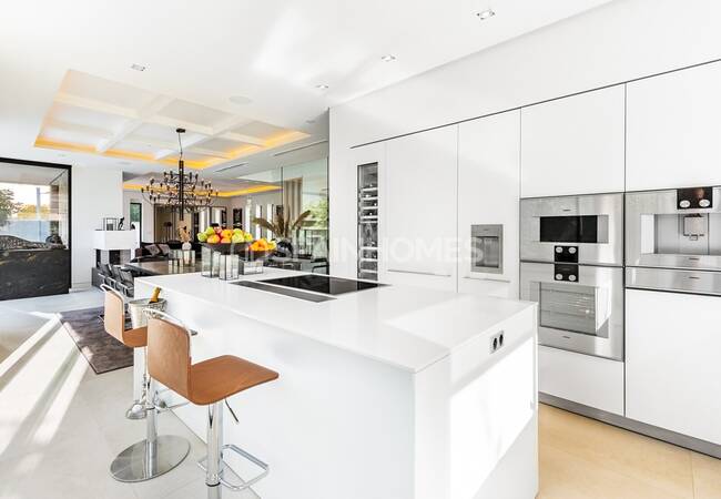 Energy Efficient Furnished Villa by the Beach in Marbella 19