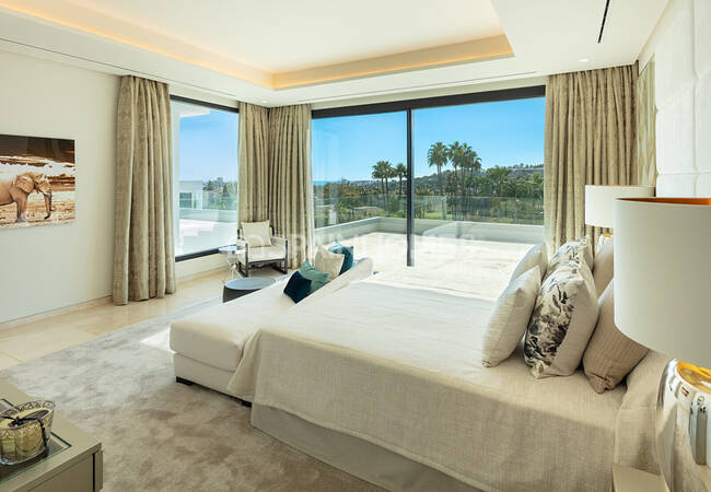 Marbella'da Golf Sahalarına Yakın Konumda Ultra Lüks Villa 29