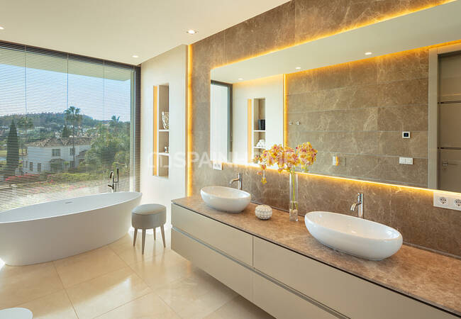 Marbella'da Golf Sahalarına Yakın Konumda Ultra Lüks Villa 30