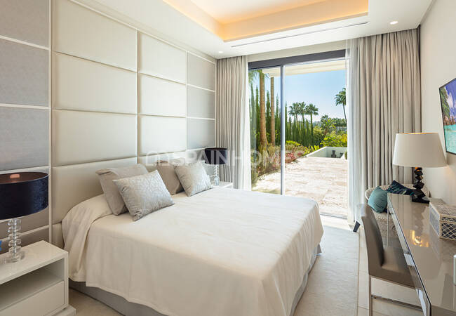 Marbella'da Golf Sahalarına Yakın Konumda Ultra Lüks Villa 24