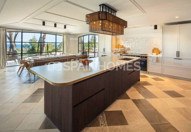 Marbella Golden Mile’da Panoramik Manzaralı Lüks Konak 15