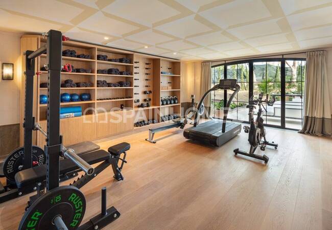 Marbella Golden Mile’da Panoramik Manzaralı Lüks Konak 20