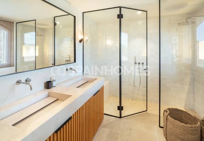 Marbella Golden Mile’da Panoramik Manzaralı Lüks Konak 31