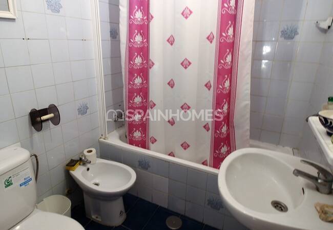 Centrally Located Apartment with Sea Views in Málaga 10