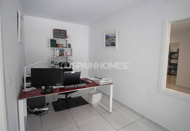 Sea View Villa in a Complex with Infinity Pool in Benalmadena 50