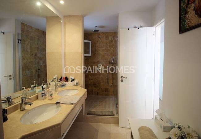 Sea View Villa in a Complex with Infinity Pool in Benalmadena 38