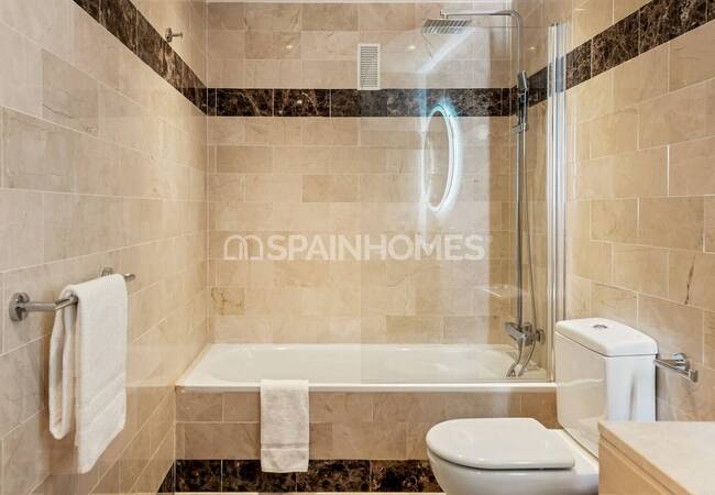 Apartments in Benahavis Surrounded by Golf Courses and Greenery 27