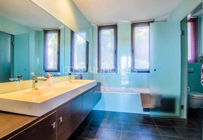 Villa with Picturesque Sea View in Ojen Close to Golf and Beach 30