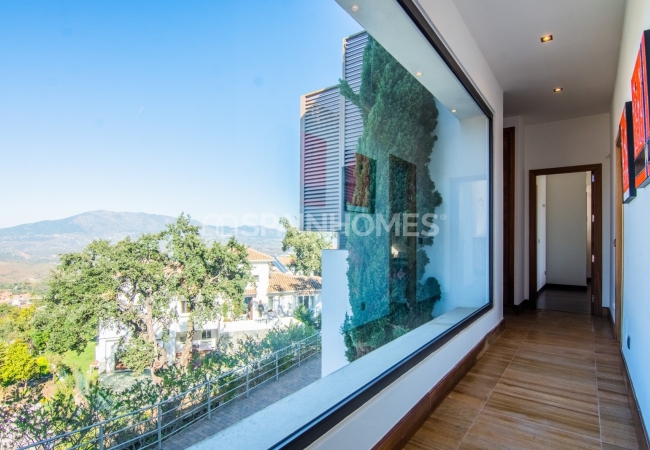 Villa with Picturesque Sea View in Ojen Close to Golf and Beach 34