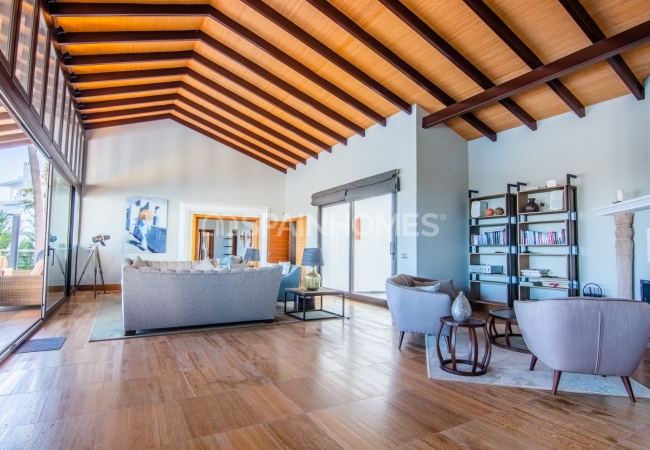 Villa with Picturesque Sea View in Ojen Close to Golf and Beach 17