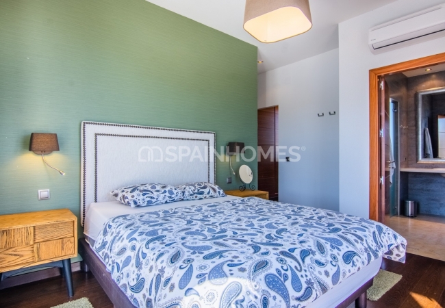 Villa with Picturesque Sea View in Ojen Close to Golf and Beach 38