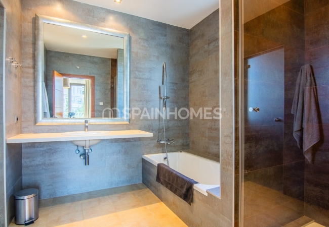 Villa with Picturesque Sea View in Ojen Close to Golf and Beach 39