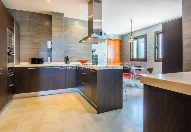 Villa with Picturesque Sea View in Ojen Close to Golf and Beach 43