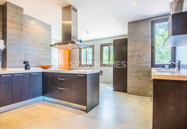 Villa with Picturesque Sea View in Ojen Close to Golf and Beach 19