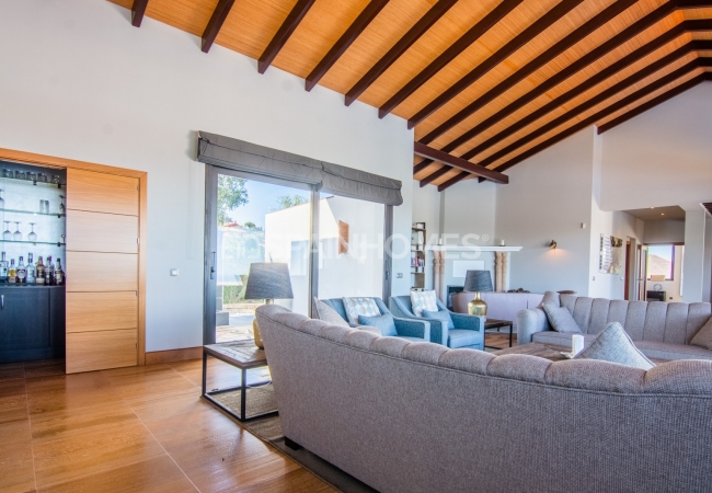 Villa with Picturesque Sea View in Ojen Close to Golf and Beach 23