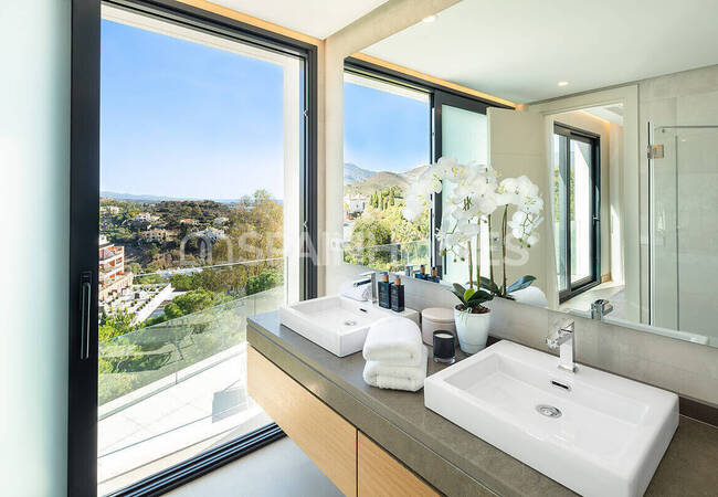 Villa Avec Riches Facilités Près De Puerto Banus À Benahavis 22