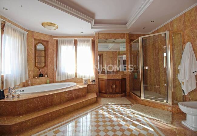 Herenhuis Als Fantastische Investeringsmogelijkheid In Benahavis 79