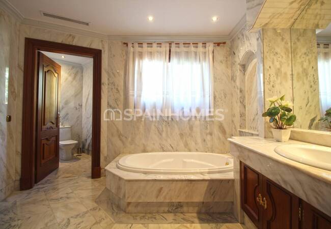 Herenhuis Als Fantastische Investeringsmogelijkheid In Benahavis 83