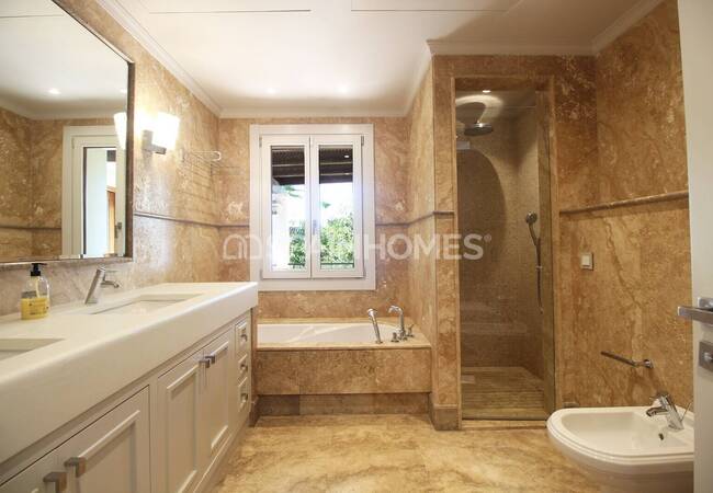 Herenhuis Als Fantastische Investeringsmogelijkheid In Benahavis 61