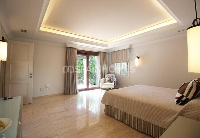Herenhuis Als Fantastische Investeringsmogelijkheid In Benahavis 47