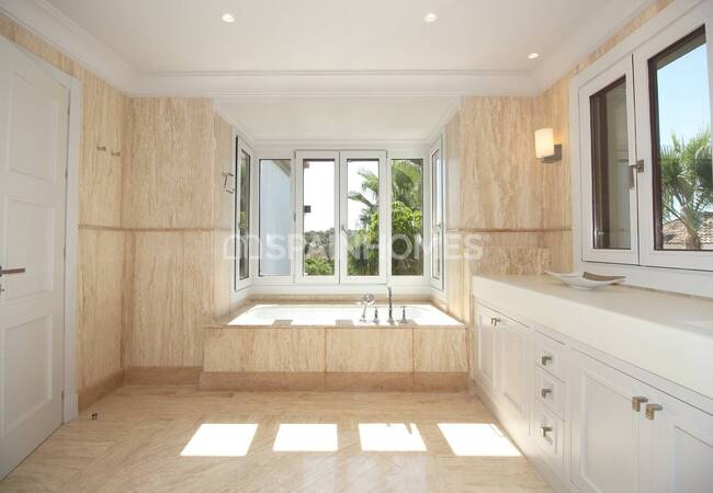 Herenhuis Als Fantastische Investeringsmogelijkheid In Benahavis 33