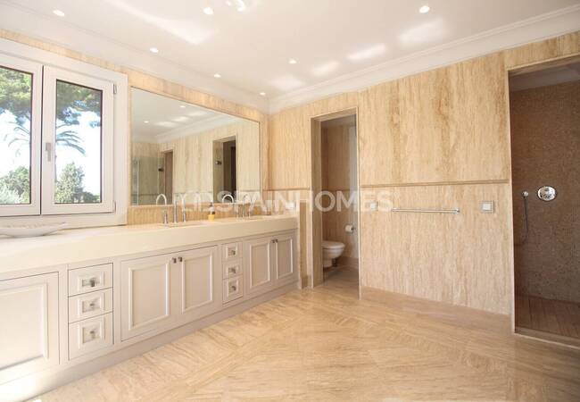 Herenhuis Als Fantastische Investeringsmogelijkheid In Benahavis 32