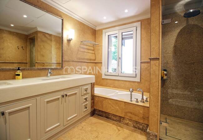Herenhuis Als Fantastische Investeringsmogelijkheid In Benahavis 56