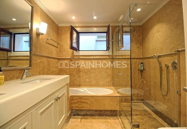 Herenhuis Als Fantastische Investeringsmogelijkheid In Benahavis 51