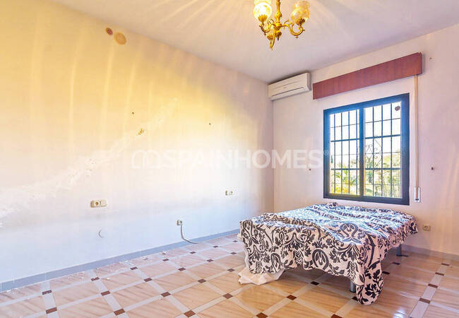 Benalmádena Costa'da Olan Geniş Arsalı Özel Havuzlu Villa 18