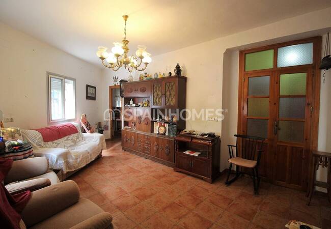 Centrally-located Home with Sea View in Benalmadena 9