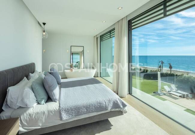 Ready to Move Beachfront Villa on Estepona's New Golden Mile 16