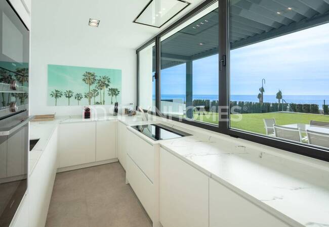 Ready to Move Beachfront Villa on Estepona's New Golden Mile 15