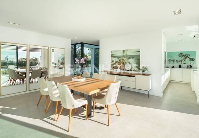 Ready to Move Beachfront Villa on Estepona's New Golden Mile 13