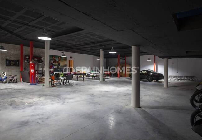 Marbella'da Golf Sahalarına Yakın Özel Asansörlü Lüks Villa 44