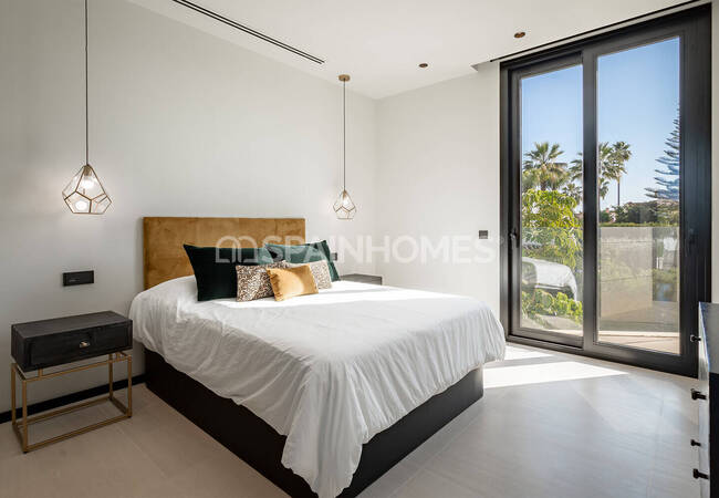 Marbella'da Golf Sahalarına Yakın Özel Asansörlü Lüks Villa 35