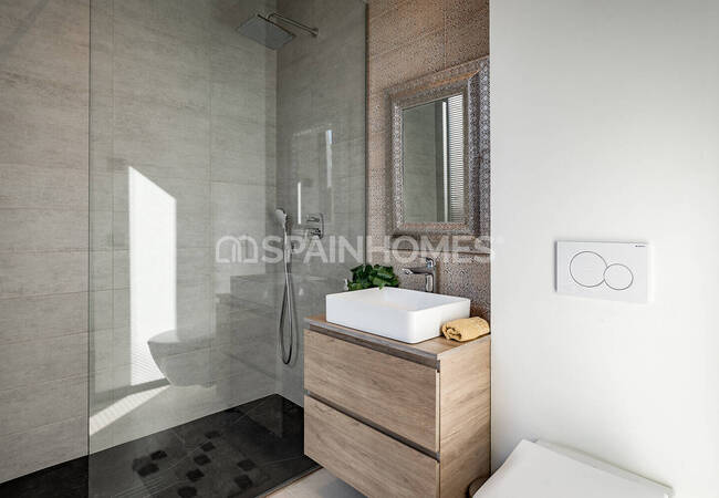 Marbella'da Golf Sahalarına Yakın Özel Asansörlü Lüks Villa 36