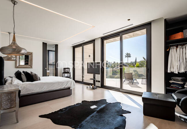 Marbella'da Golf Sahalarına Yakın Özel Asansörlü Lüks Villa 29