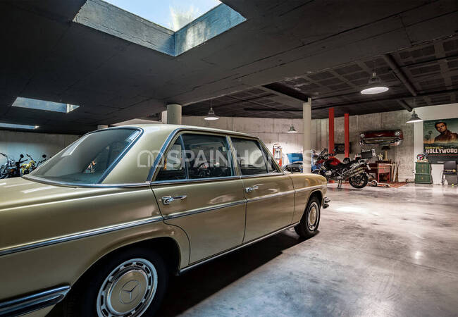 Marbella'da Golf Sahalarına Yakın Özel Asansörlü Lüks Villa 42