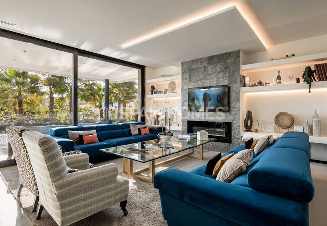 Marbella'da Golf Sahalarına Yakın Özel Asansörlü Lüks Villa 26