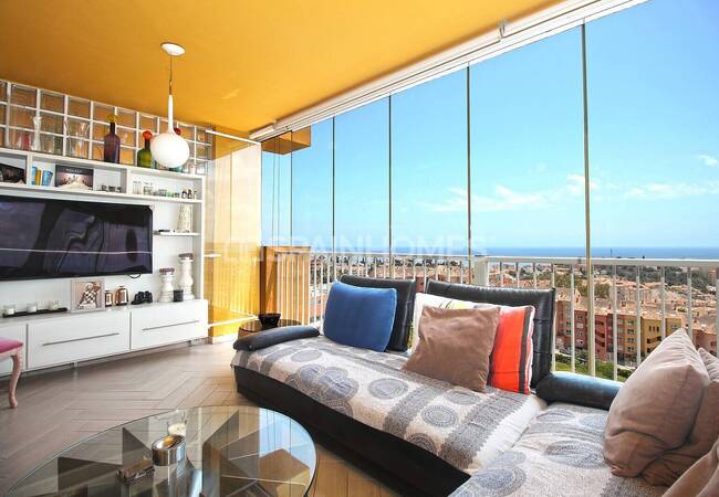 Sea View Apartment with Large Glazed Terraces in Fuengirola