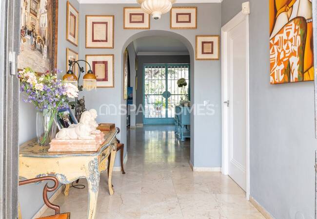 Spacious Classic Villa with a Large Garden in Marbella Spain 18