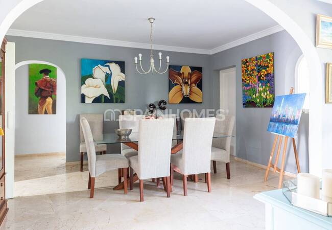 Spacious Classic Villa with a Large Garden in Marbella Spain 16