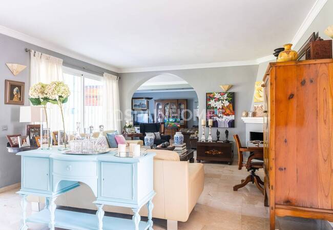 Spacious Classic Villa with a Large Garden in Marbella Spain 14