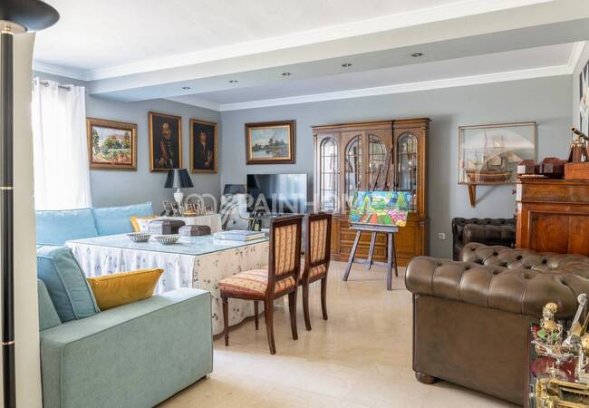 Spacious Classic Villa with a Large Garden in Marbella Spain 13