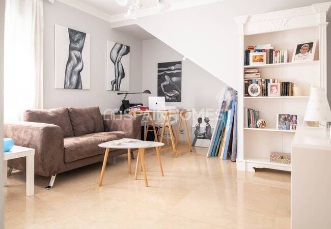 Spacious Classic Villa with a Large Garden in Marbella Spain 19