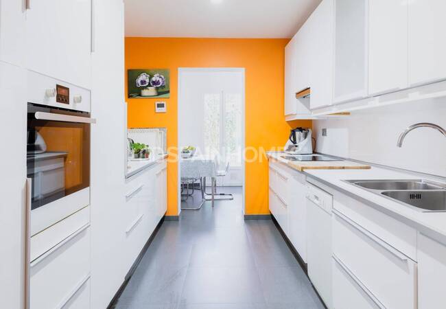 Spacious Classic Villa with a Large Garden in Marbella Spain 25