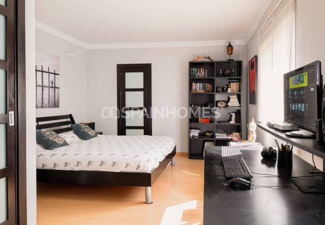 Spacious Classic Villa with a Large Garden in Marbella Spain 26