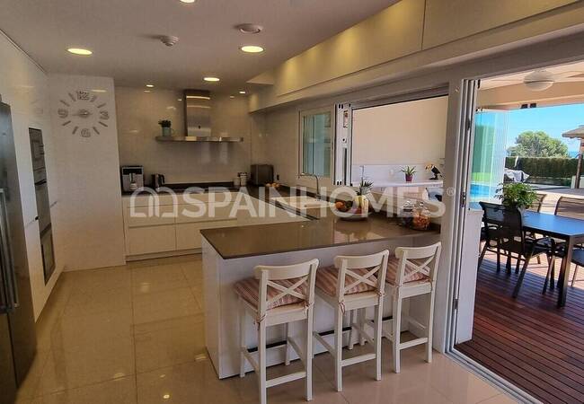 Вилла с Видом на Море и Гостевой Квартирой в Малаге 11