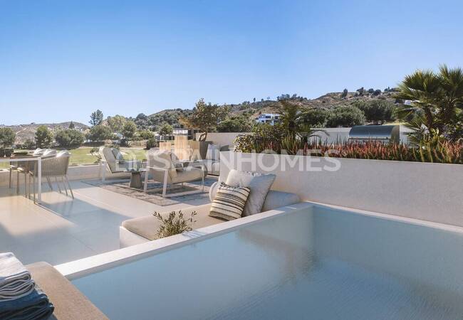 تاون هاوس مطلة على الجولف داخل منطقة طبيعية في ميخاس 10