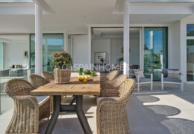 Quality Villas with Sea Views in Marbella's Prime Location 11